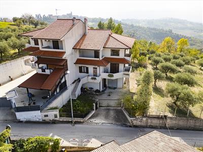 casa indipendente in vendita a Casalincontrada