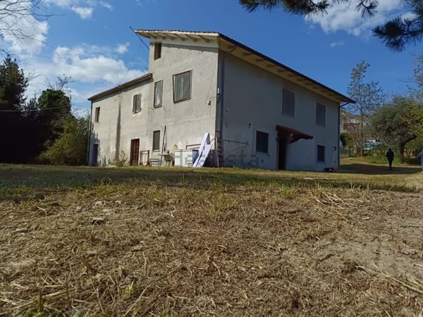 casa indipendente in vendita a Casalincontrada