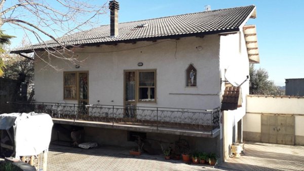 casa indipendente a Casalincontrada in zona San Lorenzo-Croce Della Madonna