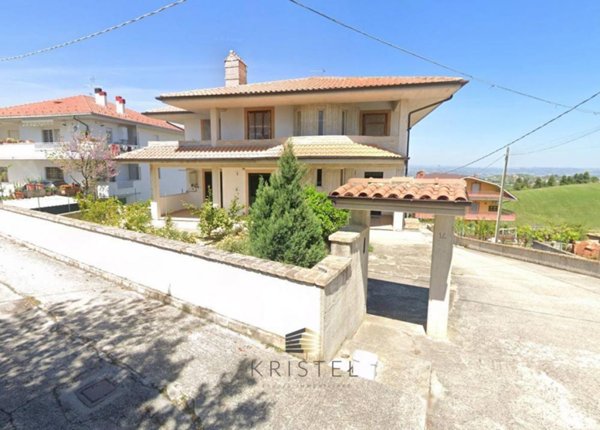 casa indipendente in vendita a Casalincontrada