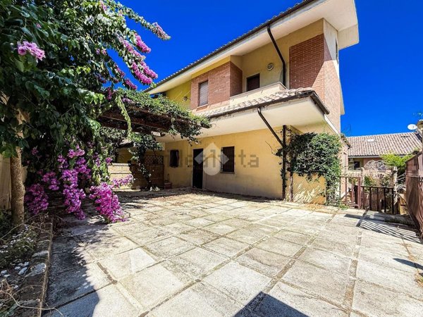 appartamento in vendita a Casalincontrada in zona Brecciarola