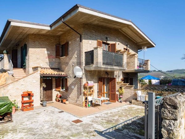 appartamento in vendita a Casalincontrada in zona Colle Petrano