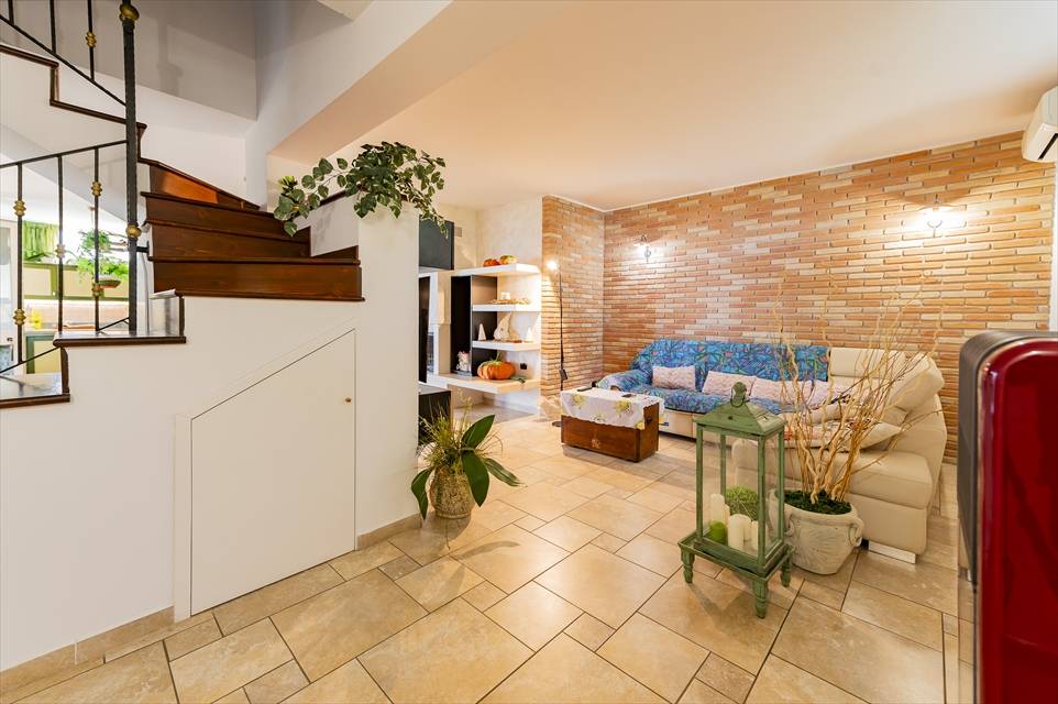 casa indipendente in vendita a Casalincontrada in zona Iconicella