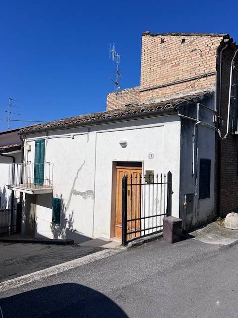 casa indipendente in vendita a Casalincontrada in zona Fontanelle