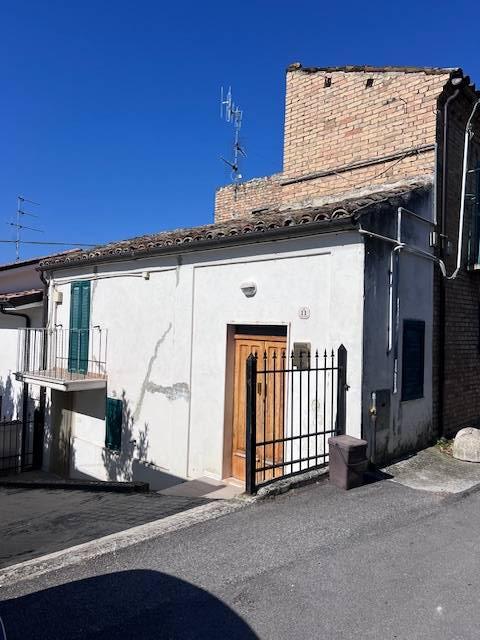 casa indipendente in vendita a Casalincontrada in zona Fontanelle