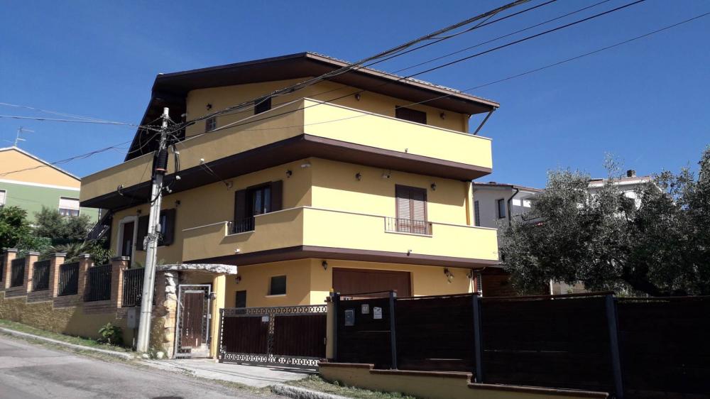 casa indipendente in vendita a Casalincontrada in zona Fontanelle