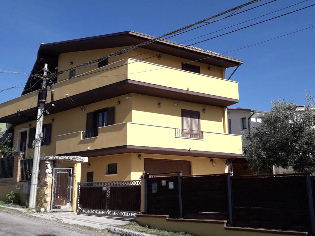 casa indipendente in vendita a Casalincontrada in zona Fontanelle