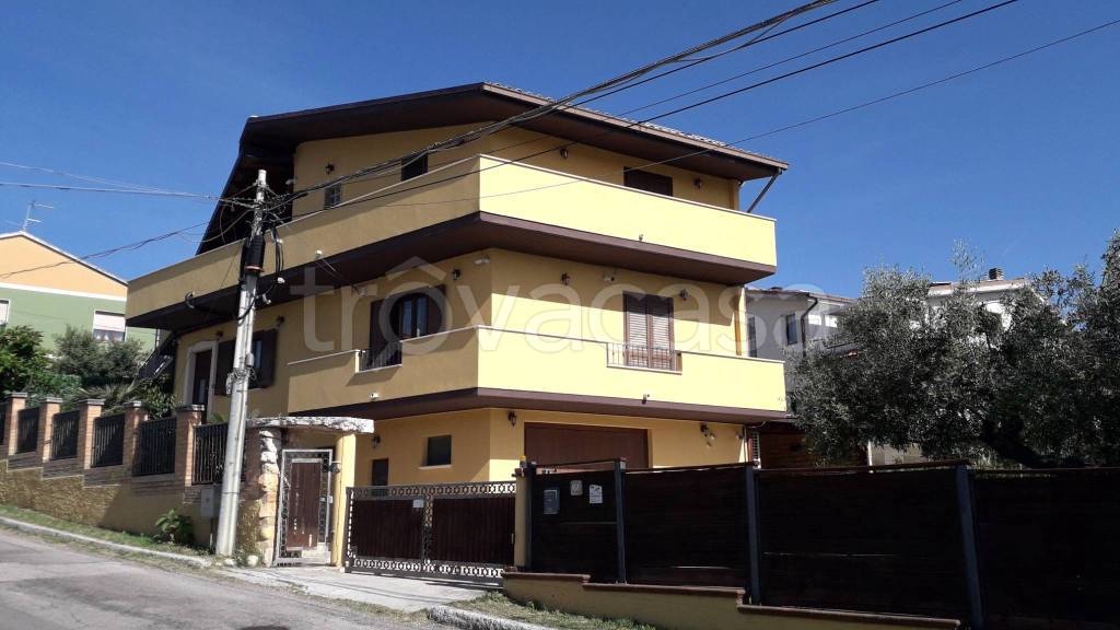 casa indipendente in vendita a Casalincontrada