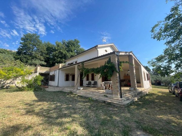 casa indipendente in vendita a Casalincontrada