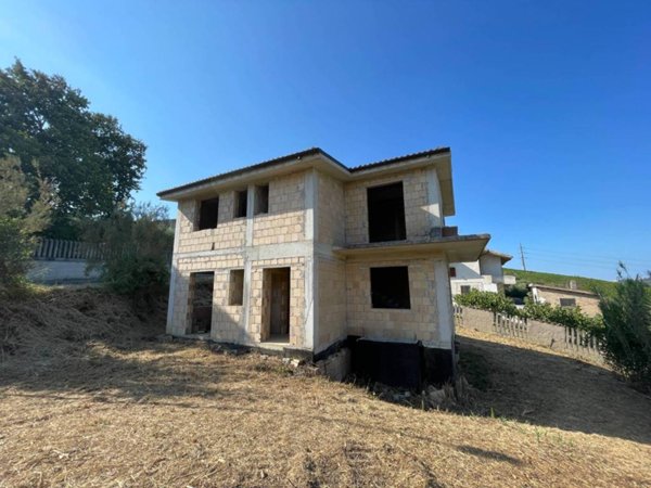 casa indipendente in vendita a Casalincontrada in zona Coppelli