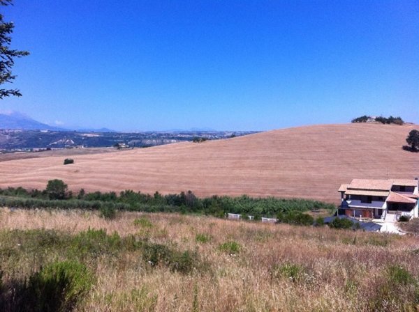terreno in vendita a Casalincontrada in zona Colle Petrano