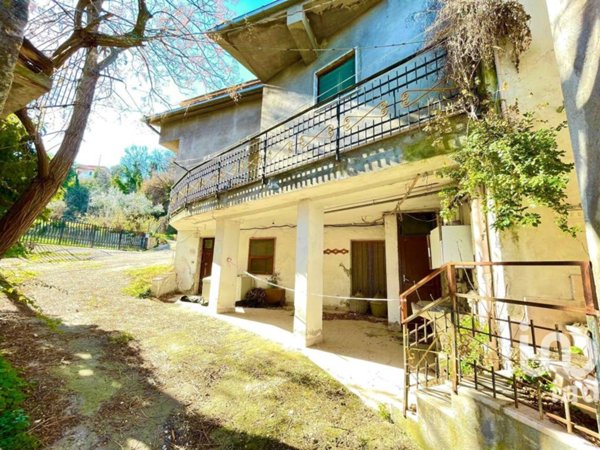 casa indipendente in vendita a Casoli in zona Laroma