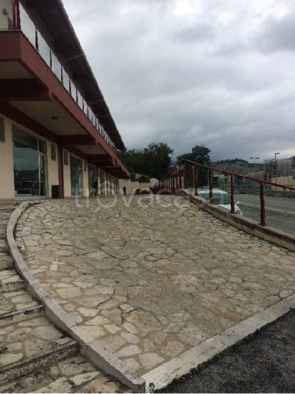 negozio in vendita a Casoli in zona Selva Piana