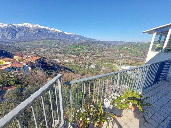 casa indipendente in vendita a Casoli