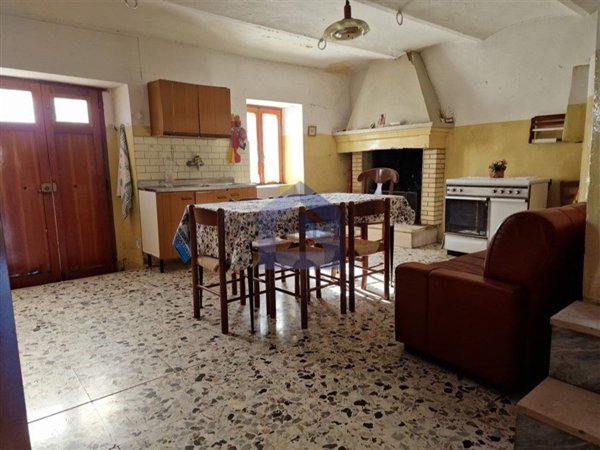 casa indipendente in vendita a Casoli in zona Laroscia