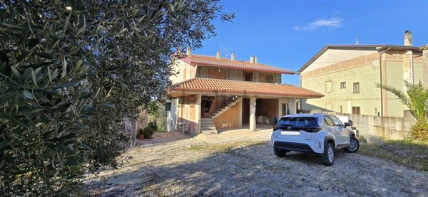casa indipendente in vendita a Casoli