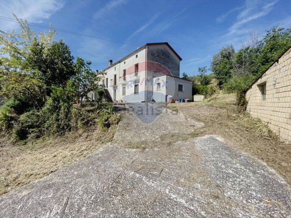 casa indipendente in vendita a Casoli in zona Verratti