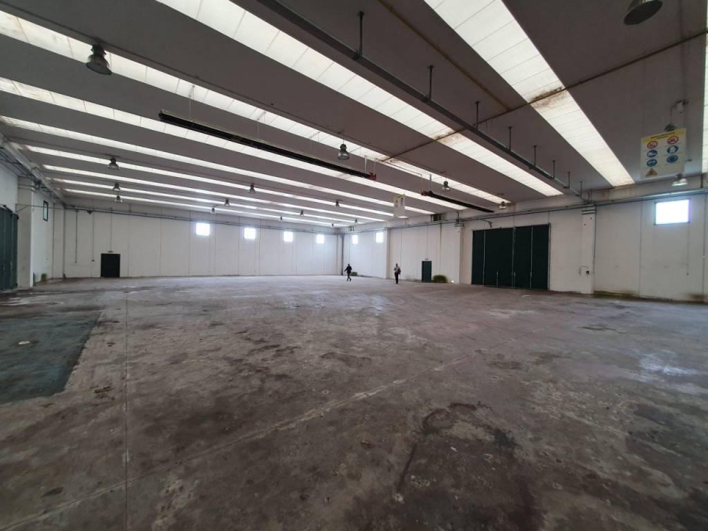 locale commerciale in vendita a Casoli