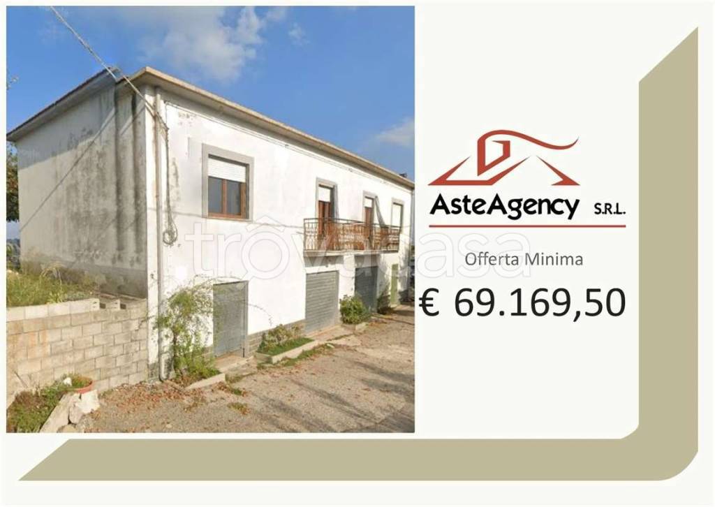 casa indipendente in vendita a Casoli in zona Piano Laroma