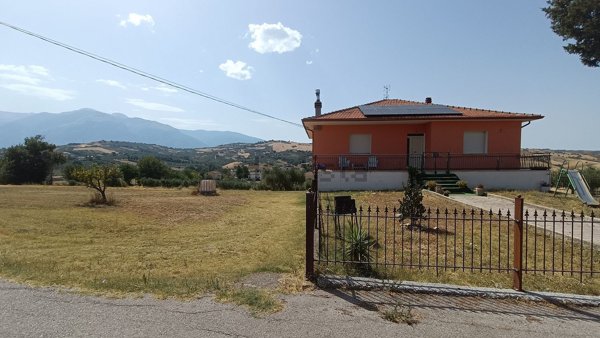 casa indipendente in vendita a Casoli