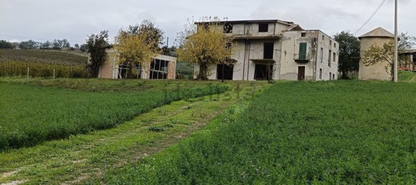 casa indipendente in vendita a Casoli in zona Monti