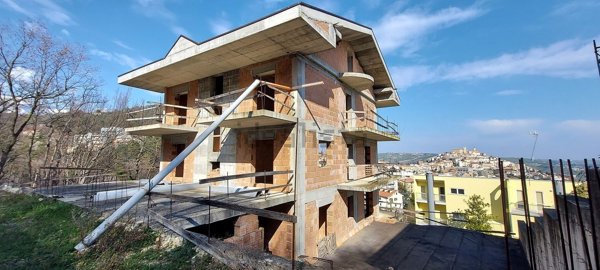 casa indipendente in vendita a Casoli in zona Monti