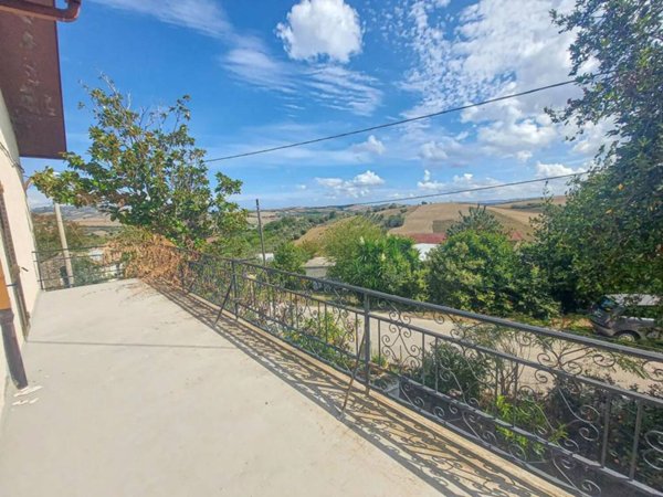 casa indipendente in vendita a Casoli in zona Verratti