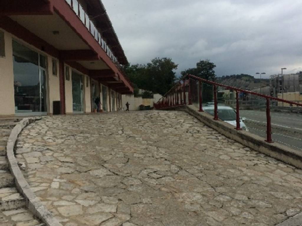 negozio in vendita a Casoli in zona Selva Piana