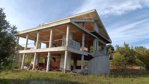 casa indipendente in vendita a Casoli in zona Monti