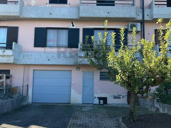 casa indipendente in vendita a Casoli
