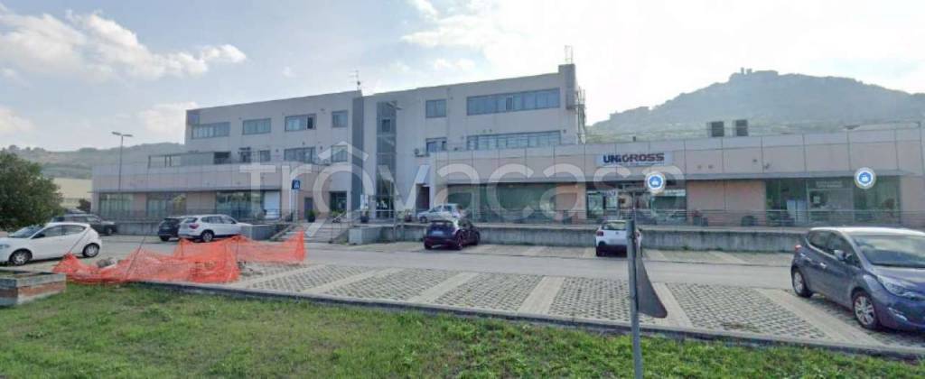 negozio in vendita a Casoli in zona Selva Piana