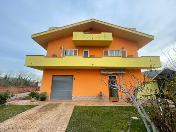 casa indipendente in vendita a Casoli in zona Selva Piana
