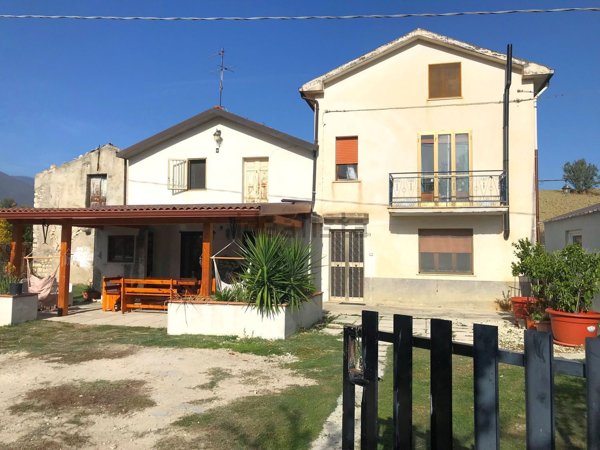 casa indipendente in vendita a Casoli