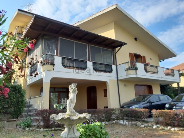 casa indipendente in vendita a Casoli