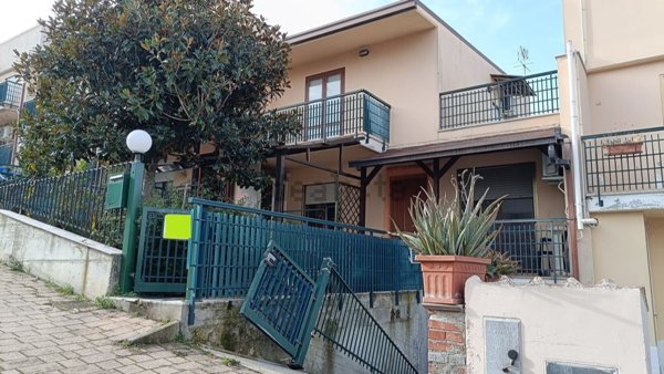 casa indipendente in vendita a Casoli in zona Monti