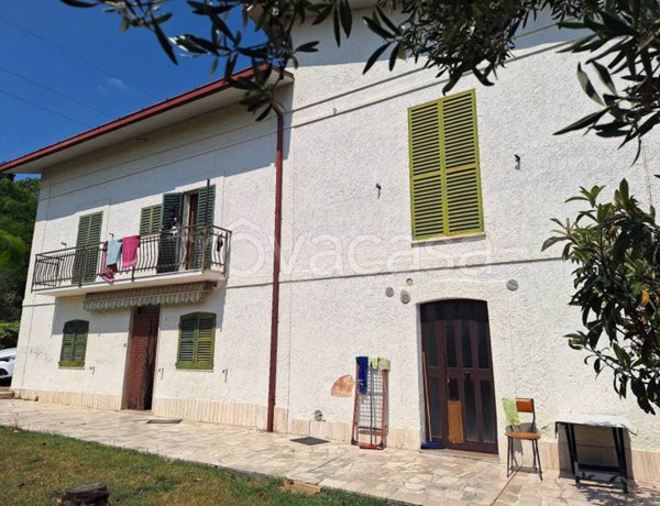 casa indipendente in vendita a Casoli