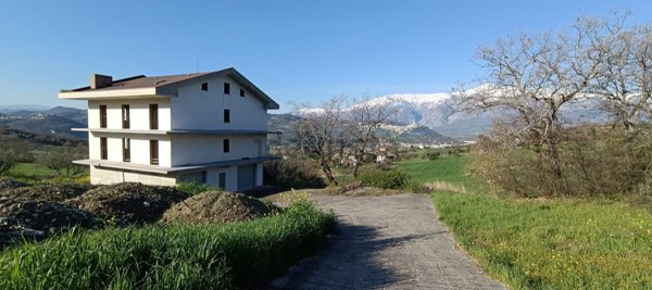casa indipendente in vendita a Casoli in zona Monti