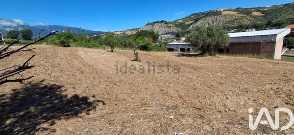 terreno edificabile in vendita a Casoli in zona Selva Piana