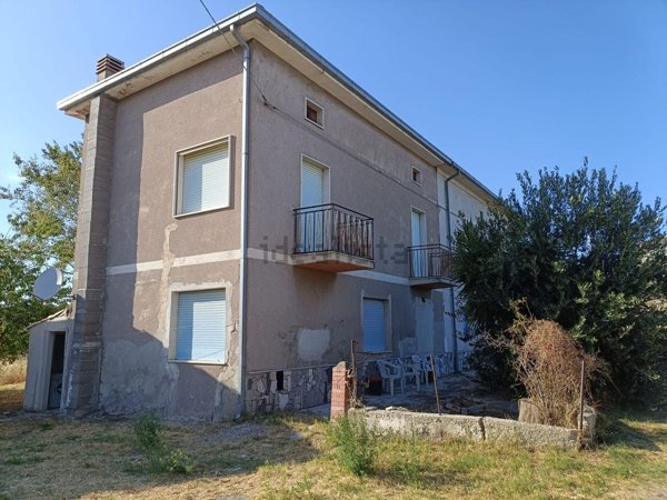 casa indipendente in vendita a Casoli in zona Laroma