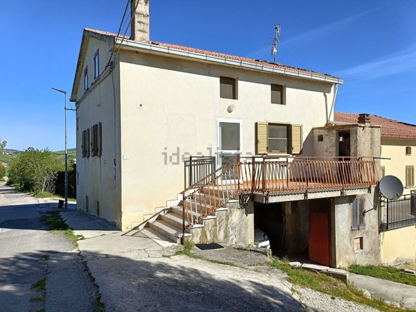 quadrivano in vendita a Casoli in zona Laroma