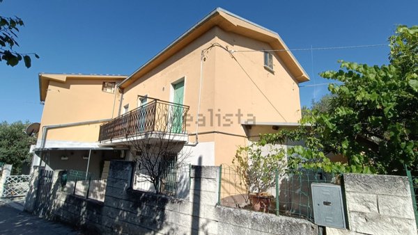 casa indipendente in vendita a Casoli in zona Laroma