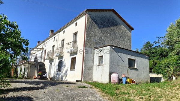casa indipendente in vendita a Casoli in zona Laroma