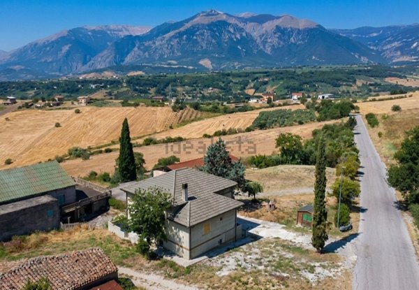 casa indipendente in vendita a Casoli in zona Ascigno