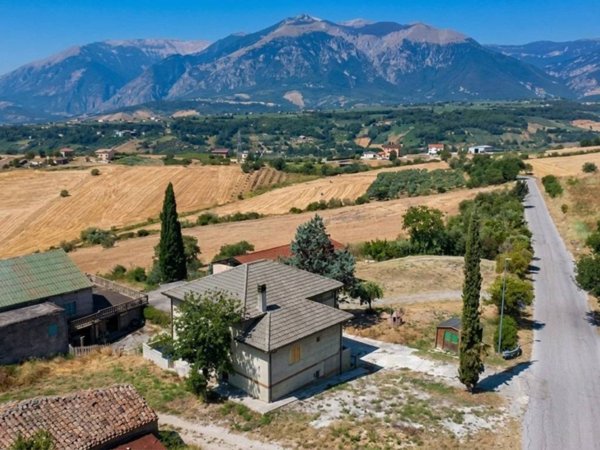 casa indipendente in vendita a Casoli in zona Ascigno