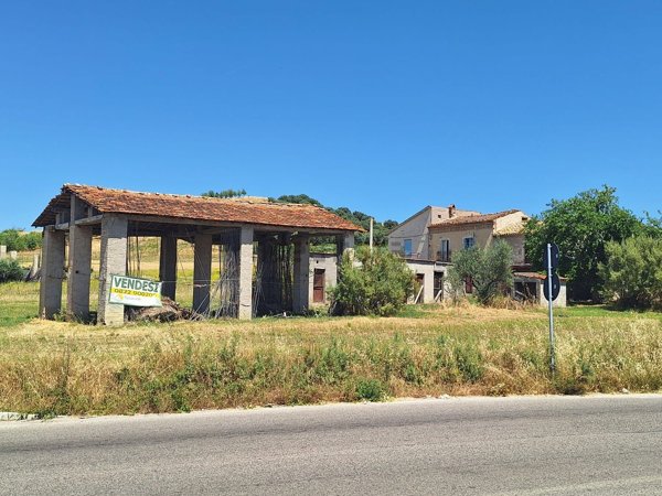 casa indipendente in vendita a Casoli in zona Laroma