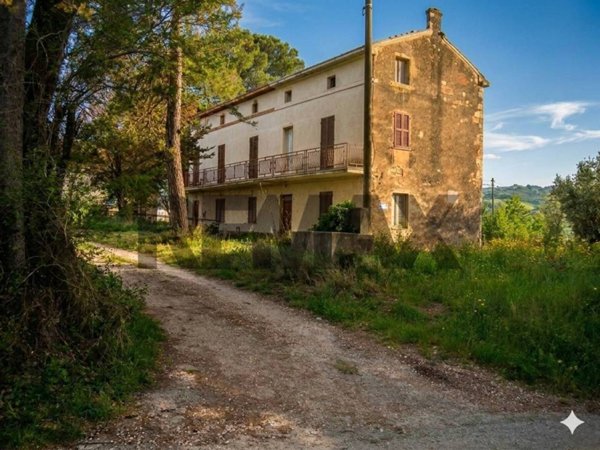 casa indipendente in vendita a Casoli in zona Laroma