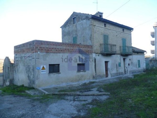 casa indipendente in vendita a Castel Frentano