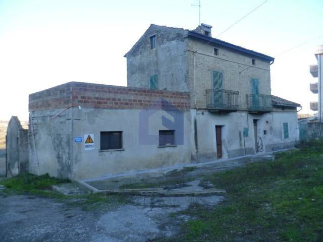 casa indipendente in vendita a Castel Frentano