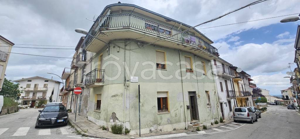 casa indipendente in vendita a Castel Frentano