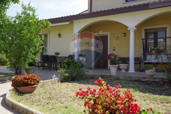casa indipendente in vendita a Castel Frentano